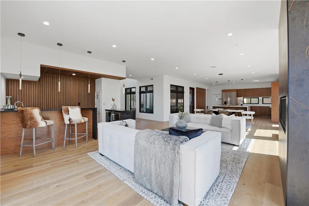 https://cdn.realtyfeed.com/cdn/127/306681912/b739a6dc965d417ef1e34d23b6b15a22.webp