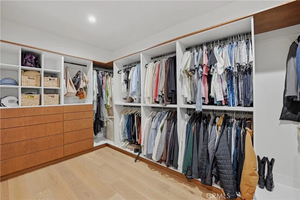 https://cdn.realtyfeed.com/cdn/127/306681912/da9ecfba04ea58faf1b366ef12186e41.webp