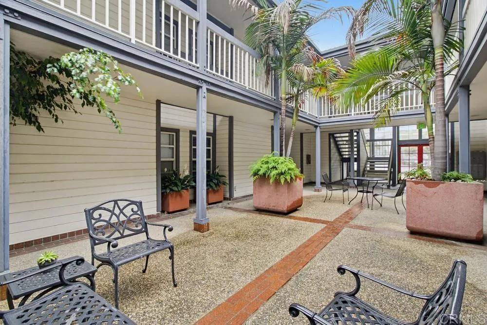 https://cdn.realtyfeed.com/cdn/127/306682013/2b6eb3a3e365439d49e2ef7c6530adf0.webp