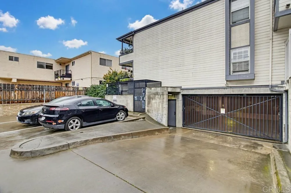 https://cdn.realtyfeed.com/cdn/127/306682013/46dff0bc66fe2248d8199a70ce464961.webp