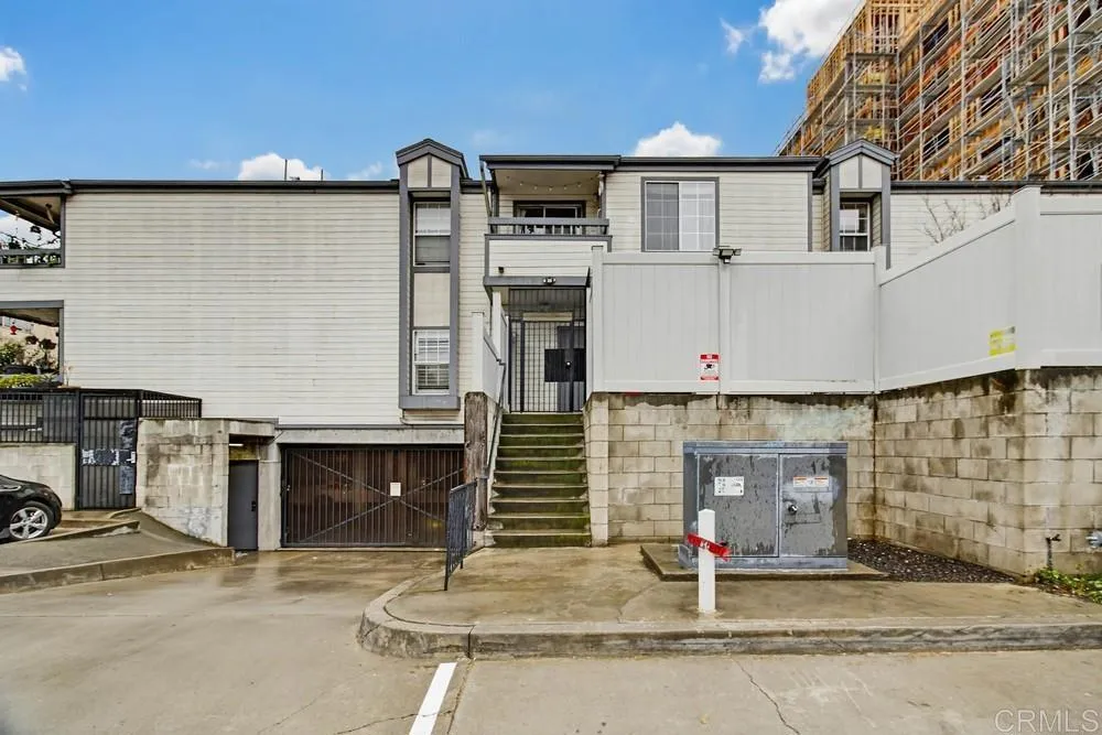 https://cdn.realtyfeed.com/cdn/127/306682013/cba7bb81fd3705628403d2b7abde2650.webp