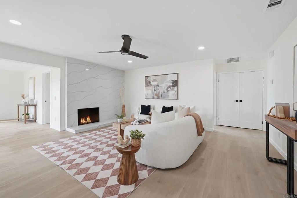 https://cdn.realtyfeed.com/cdn/127/306682081/555bafc1086b5391a9213421de906646.webp