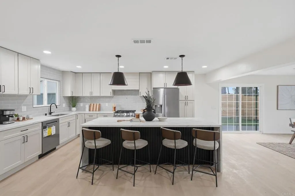 https://cdn.realtyfeed.com/cdn/127/306682081/8cfbe51b0ecf4b3b7431380a4f176420.webp