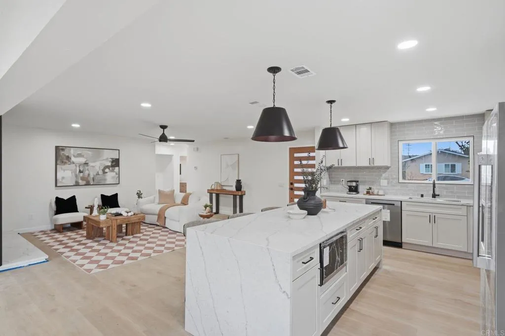 https://cdn.realtyfeed.com/cdn/127/306682081/9befc00e0ca56ab6b6264964bc2630a0.webp