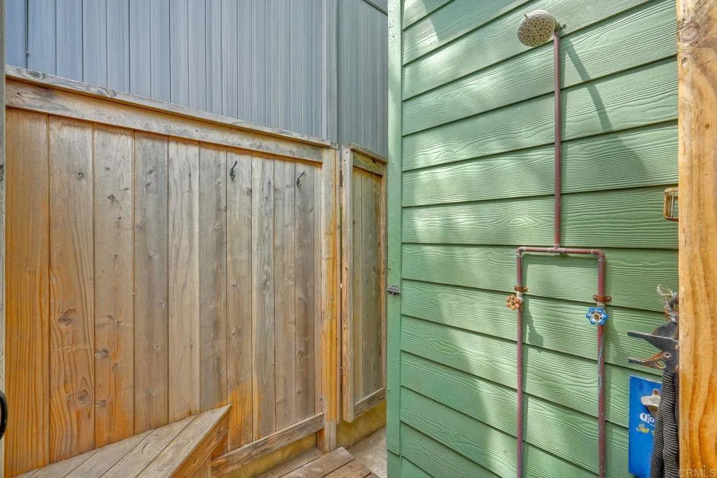 https://cdn.realtyfeed.com/cdn/127/306682119/2d806ba7e82e1d50e18dc2926f52d539.webp