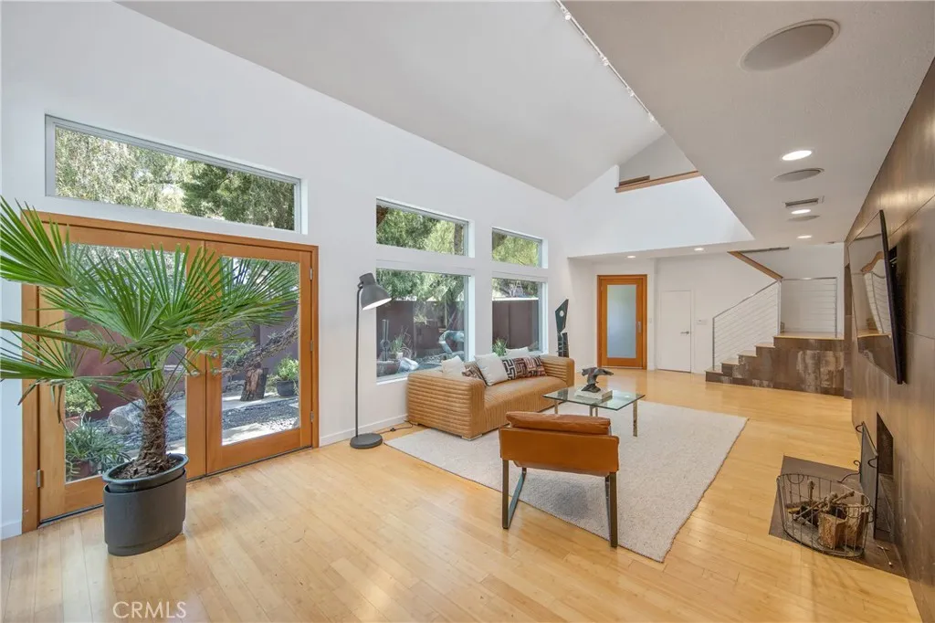 Woodland Hills, CA 91364