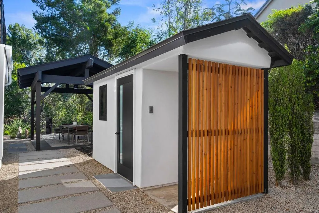 https://cdn.realtyfeed.com/cdn/127/306682244/92fff88715e0894549131a77ec96f165.webp