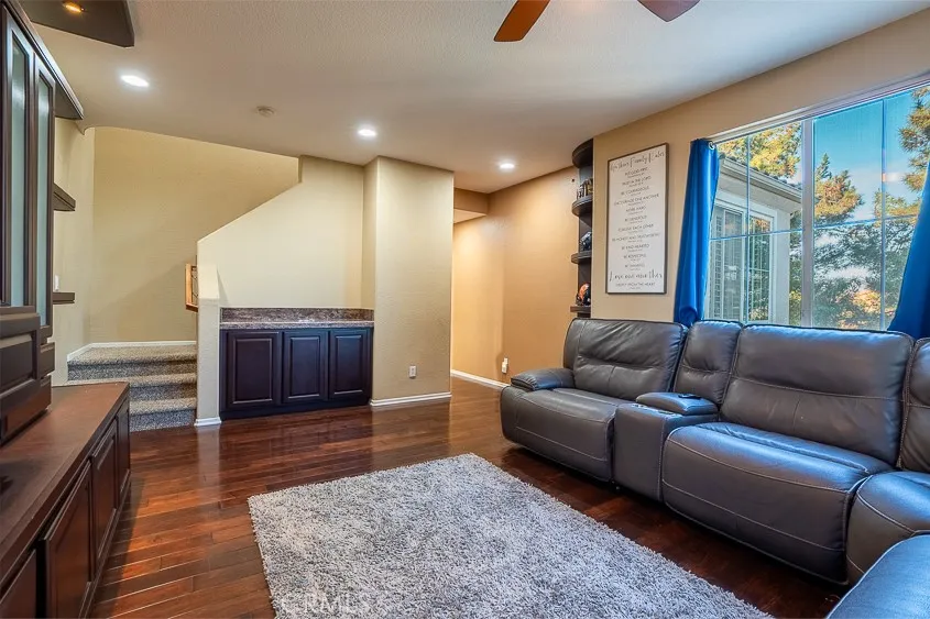 https://cdn.realtyfeed.com/cdn/127/306682272/0b87edbee168acdb8f2814807715944b.webp