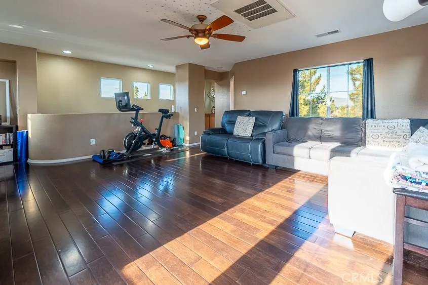 https://cdn.realtyfeed.com/cdn/127/306682272/b149fa0dd296384610eaf827fb00884f.webp