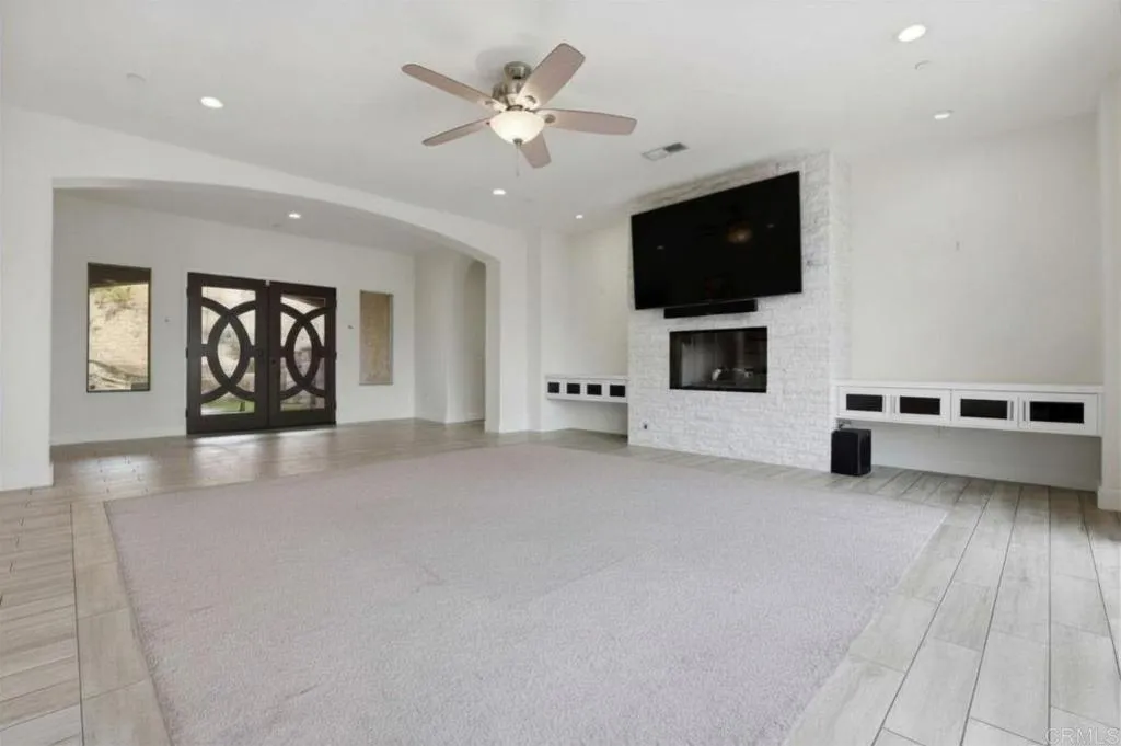 https://cdn.realtyfeed.com/cdn/127/306682373/4b4c20981f4e354f956ac1f700148219.webp