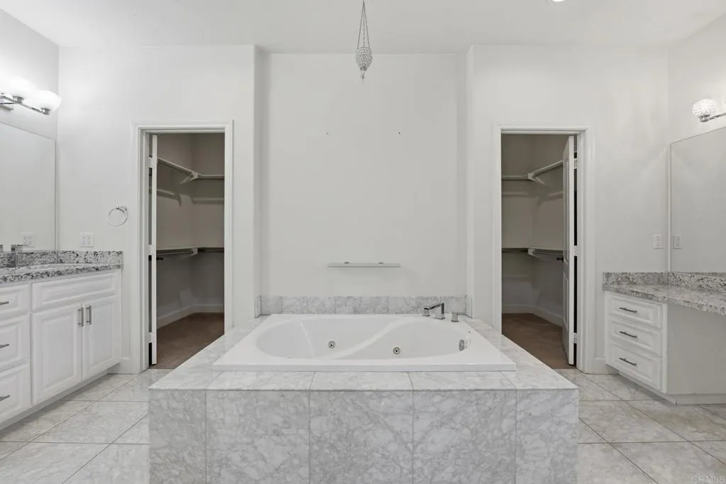 https://cdn.realtyfeed.com/cdn/127/306682373/746172906aa0d049165b51b782808d8b.webp