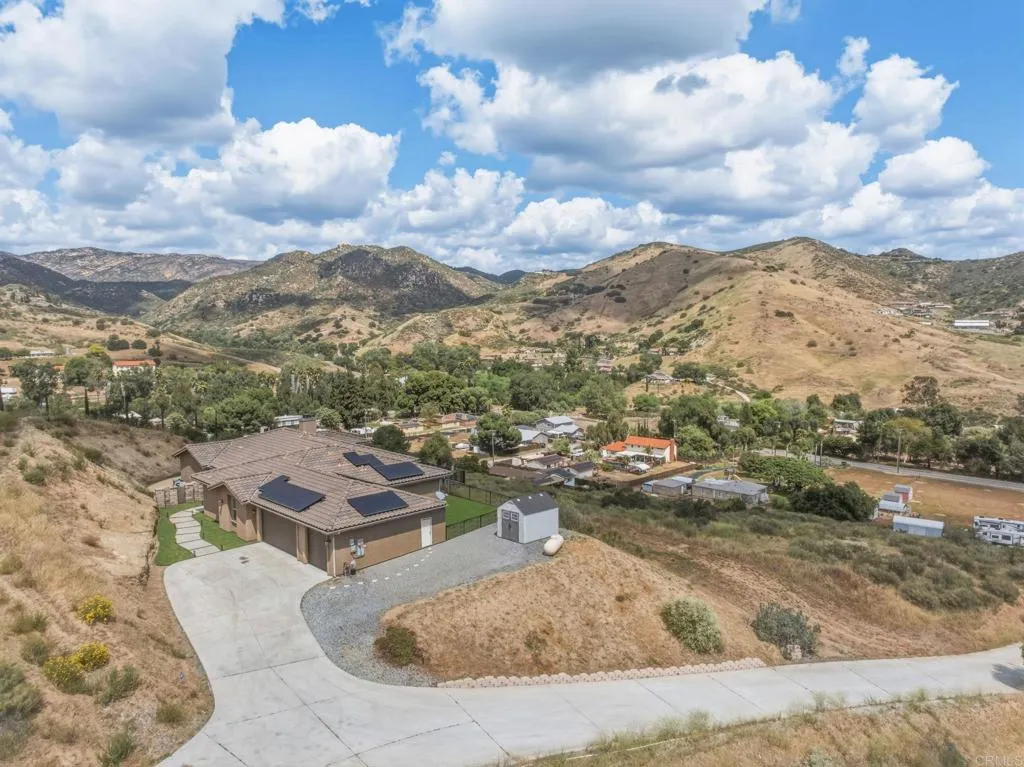https://cdn.realtyfeed.com/cdn/127/306682373/886c3693b86e0e29afa94ded7a892840.webp