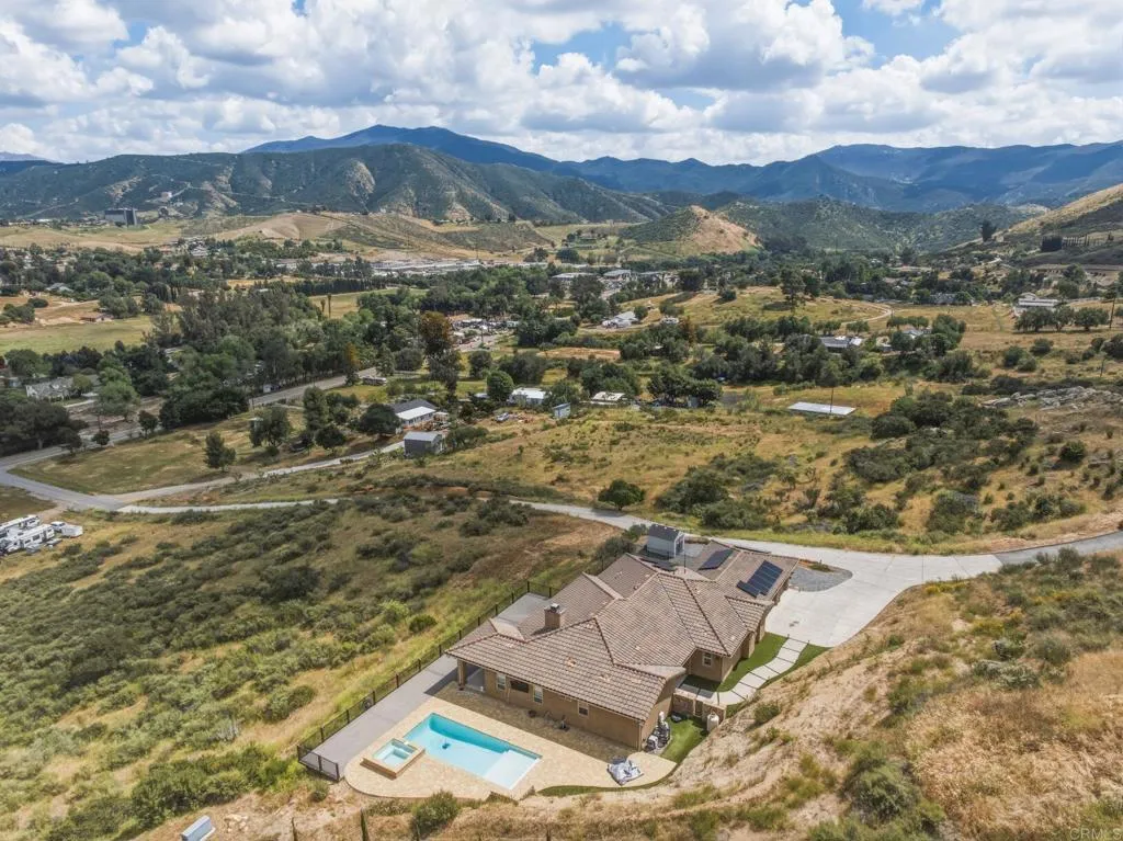 https://cdn.realtyfeed.com/cdn/127/306682373/941d7c8c6e566bdb52c521102db5ac37.webp
