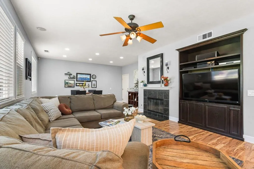 https://cdn.realtyfeed.com/cdn/127/306682395/292994a4d5d3a31c680c44346b727be9.webp