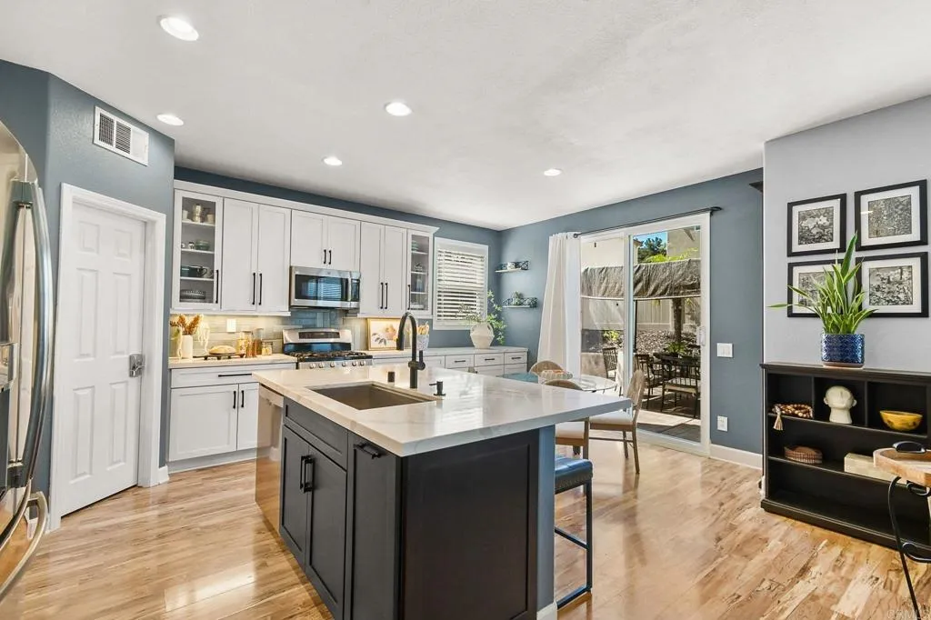 https://cdn.realtyfeed.com/cdn/127/306682395/8e1bfd114f8b2810c13567e66804a031.webp