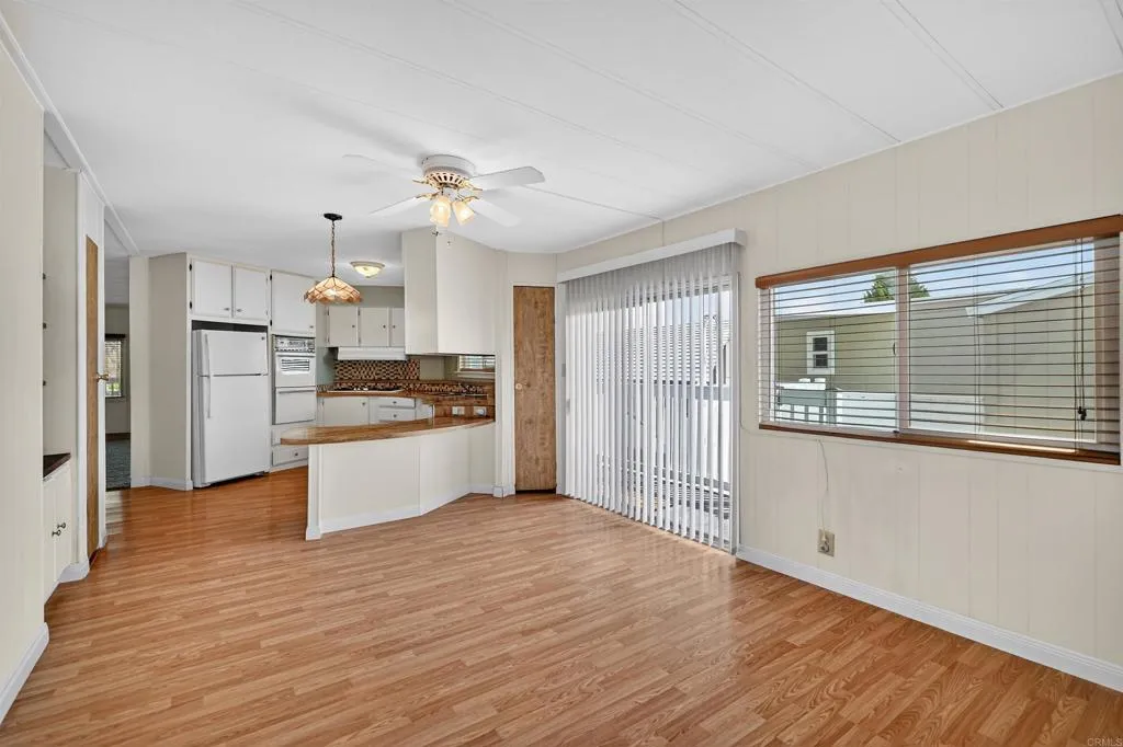 https://cdn.realtyfeed.com/cdn/127/306682414/358cf4d3665d7b276b035cec07eb1a00.webp