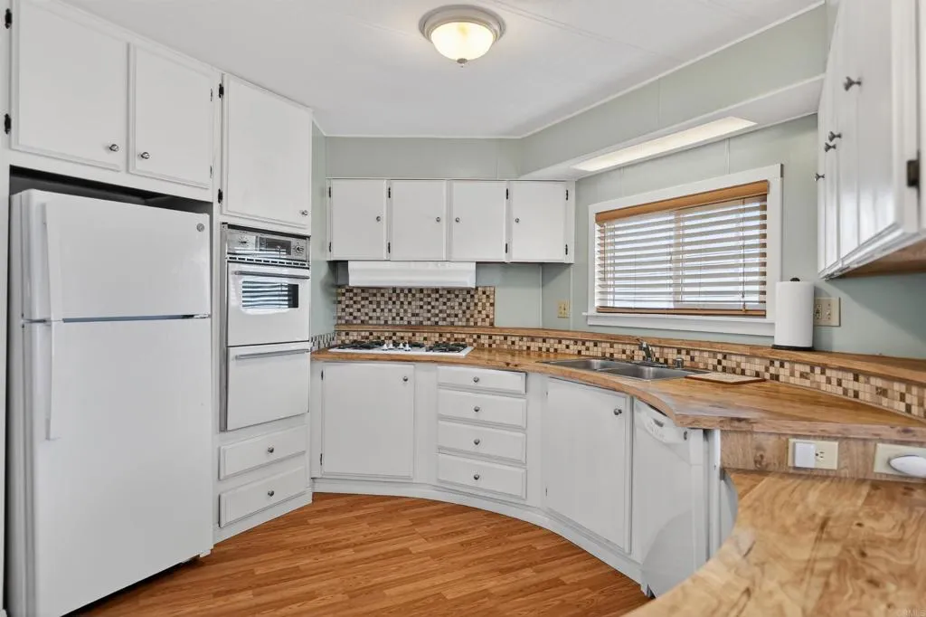 https://cdn.realtyfeed.com/cdn/127/306682414/a6266d8322a18a0fc115ec7544ddb539.webp
