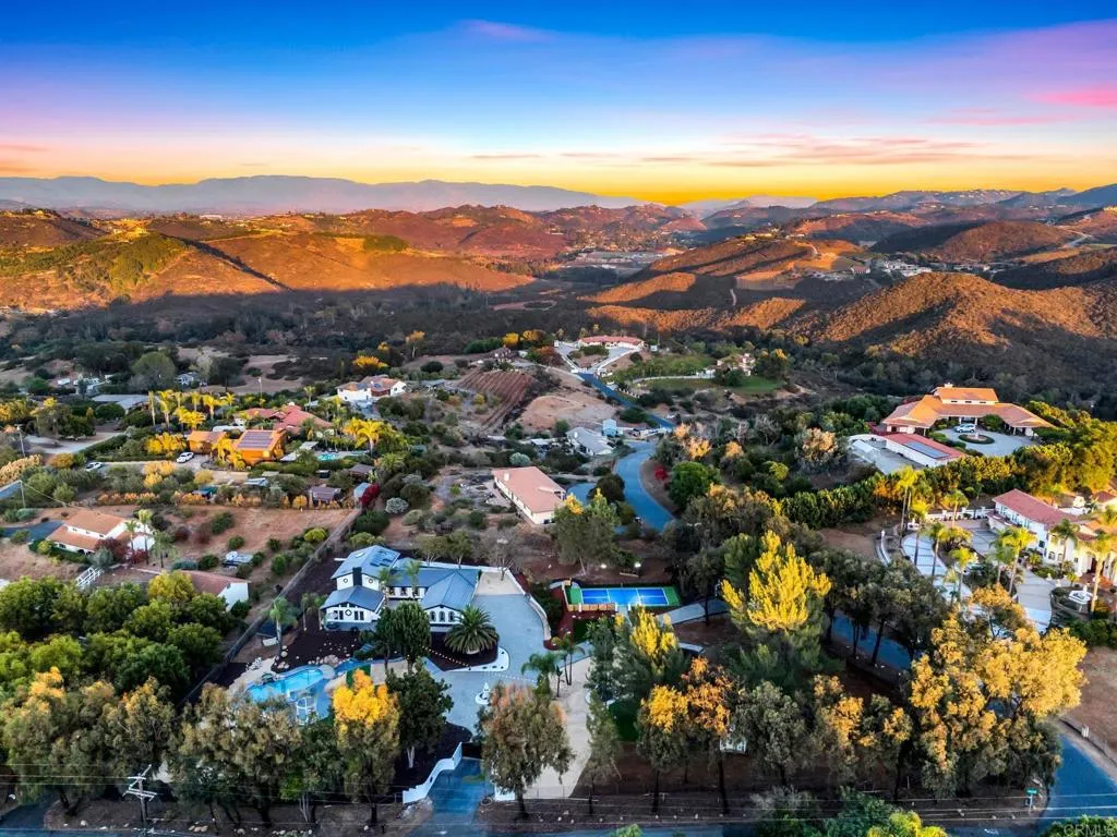 https://cdn.realtyfeed.com/cdn/127/306682563/859002ca281a41a1a992638eec132bb3.webp
