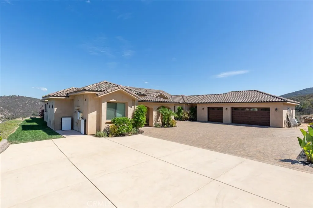 https://cdn.realtyfeed.com/cdn/127/306682659/8d156f7d16d2a23931820e36edf50f69.webp