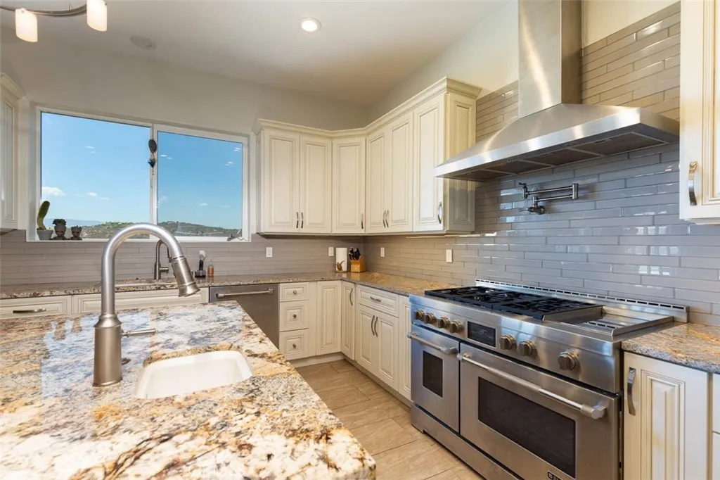https://cdn.realtyfeed.com/cdn/127/306682659/e38e5ba102c7c7323cc25291bbf9d630.webp