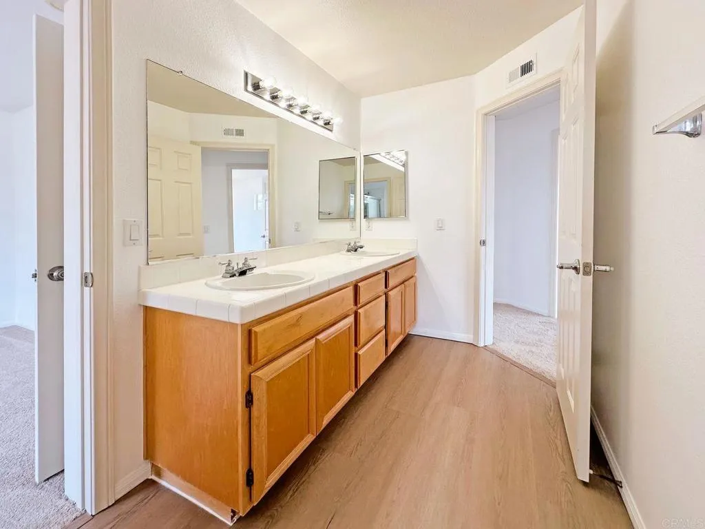 https://cdn.realtyfeed.com/cdn/127/306682775/3ffcf0cb3d57227c0d6e3000104b7039.webp