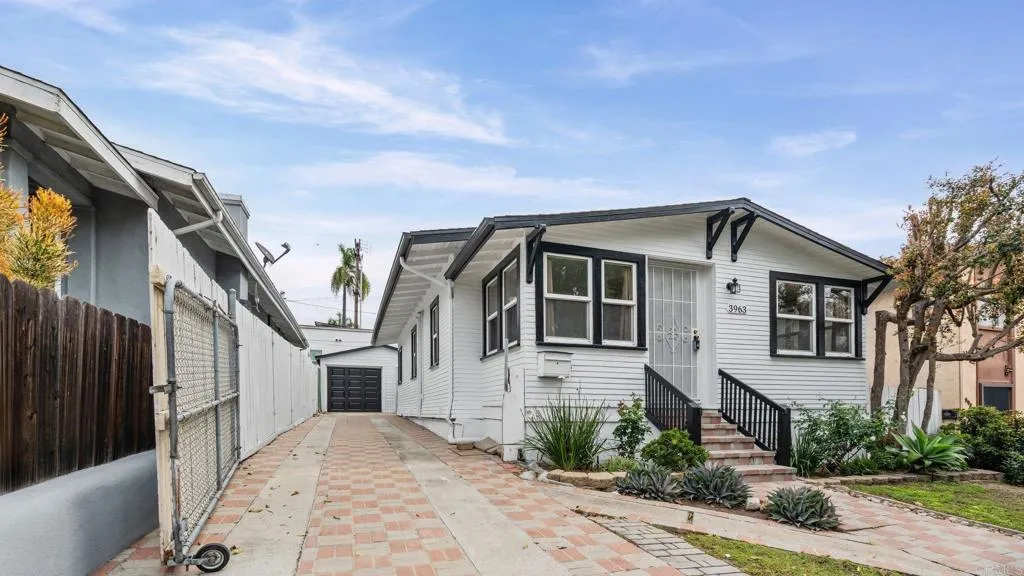 https://cdn.realtyfeed.com/cdn/127/306682779/3072e5838a3ddcb1f434d76271c3a258.webp