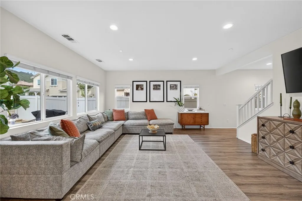 https://cdn.realtyfeed.com/cdn/127/306682795/1e2ee9be10d007d1191b86831225046a.webp
