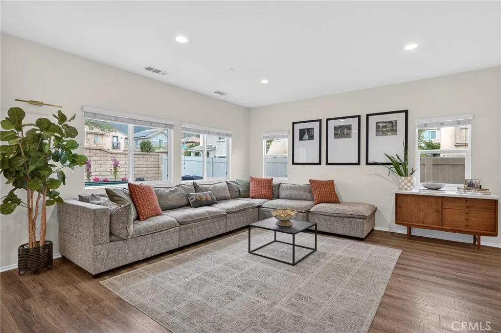https://cdn.realtyfeed.com/cdn/127/306682795/27143acc868dd9a5cde97f7b66f99db9.webp