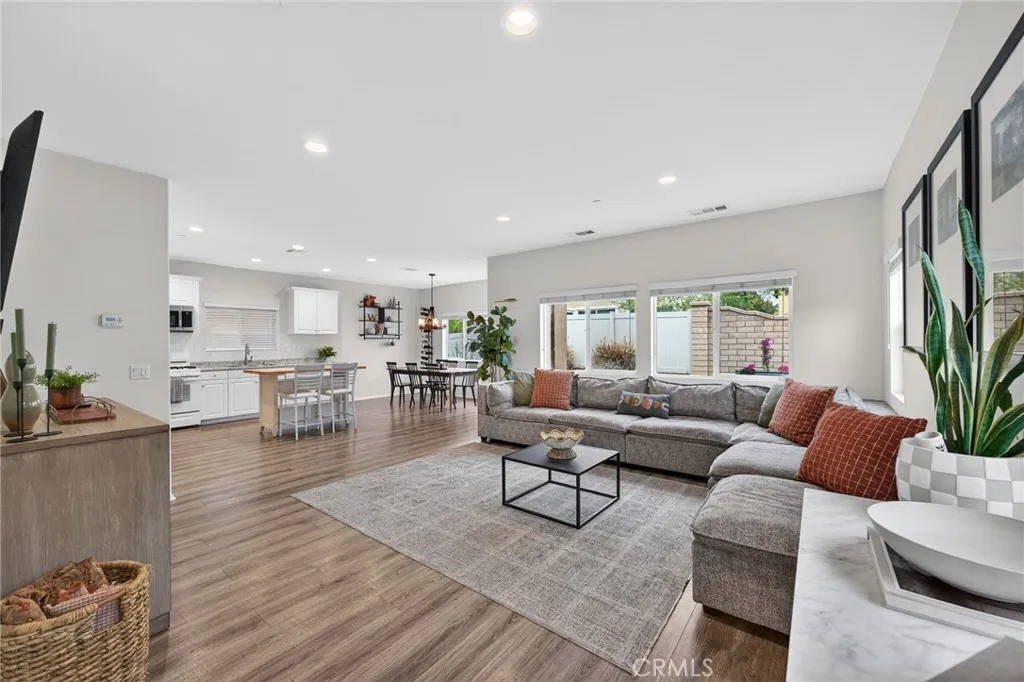 https://cdn.realtyfeed.com/cdn/127/306682795/8907033b77a2dbc1e6e8dcba675e6c9d.webp