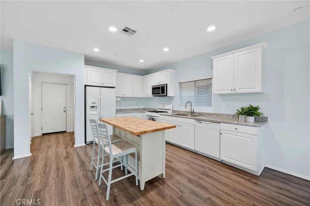 https://cdn.realtyfeed.com/cdn/127/306682795/969967a107603af34a805c4a3d30ff39.webp