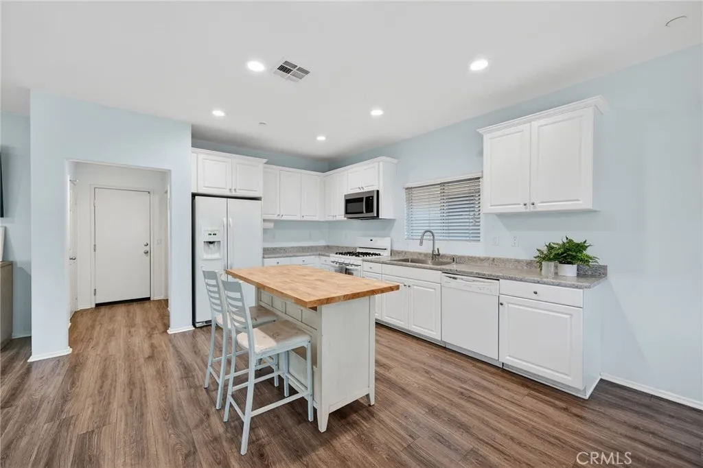 https://cdn.realtyfeed.com/cdn/127/306682795/cfb269d31bde58a09a27ca52961c360e.webp