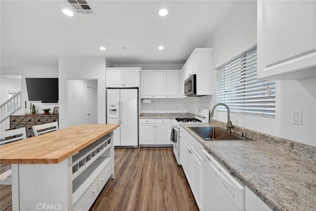 https://cdn.realtyfeed.com/cdn/127/306682795/d360d37dfd7b1b23eaa70f4d942a2e9e.webp