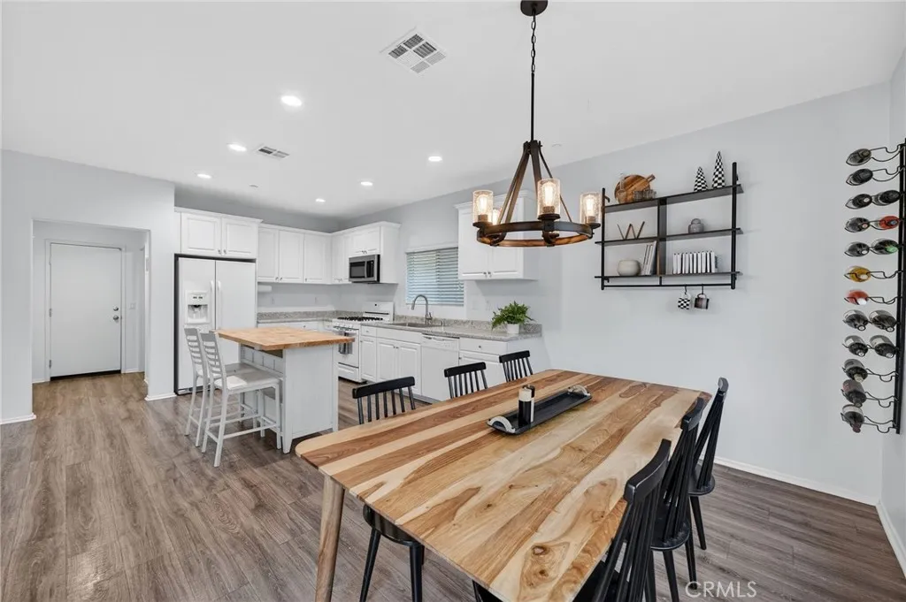 https://cdn.realtyfeed.com/cdn/127/306682795/debb58fd6e05bd54e9a22faccac748ed.webp