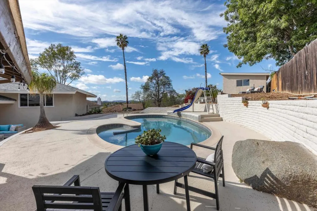 https://cdn.realtyfeed.com/cdn/127/306682911/065a41c26867bab74e0198cef4bd6961.webp