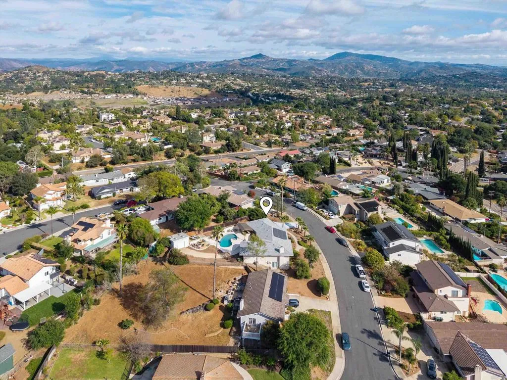 https://cdn.realtyfeed.com/cdn/127/306682911/40d8a510e61cb42b957f82807d51f6a1.webp