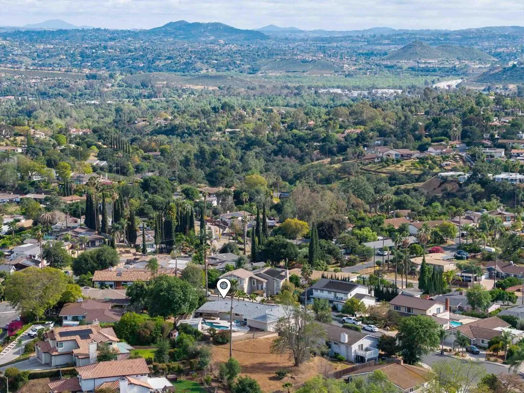 https://cdn.realtyfeed.com/cdn/127/306682911/4132adbfb6bb3e0360496ecf12cbf893.webp