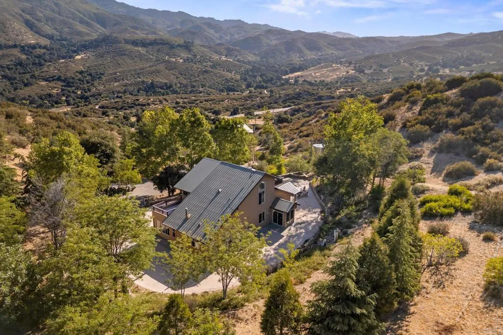 https://cdn.realtyfeed.com/cdn/127/306682945/0b22383ee2420aff90063d8807399dde.webp