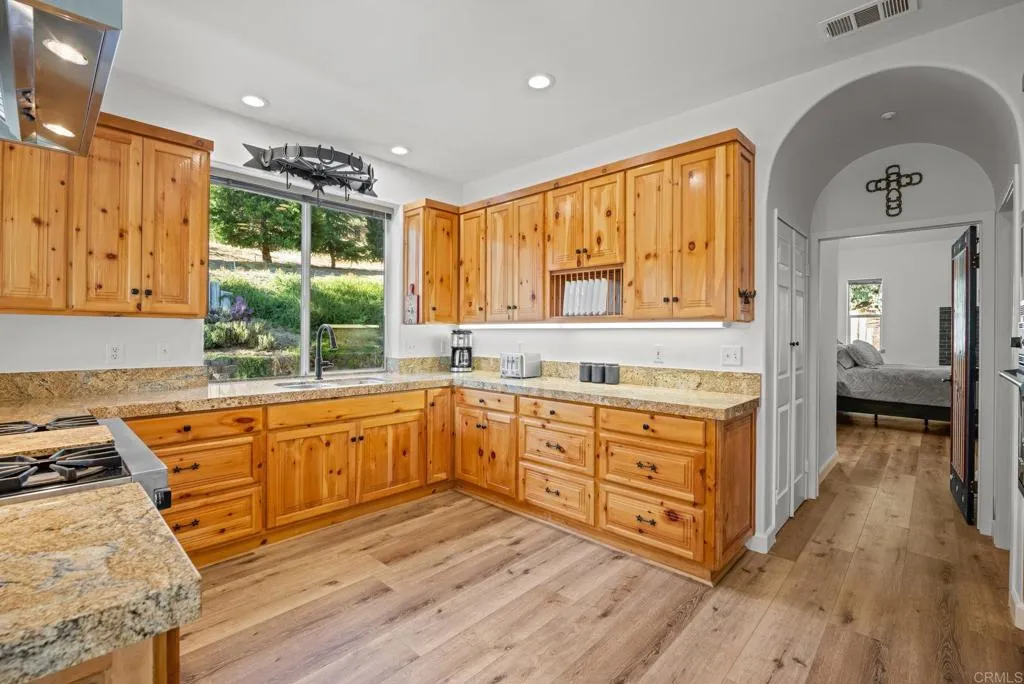 https://cdn.realtyfeed.com/cdn/127/306682945/305c6799e6812b6802317c61a3c7f476.webp