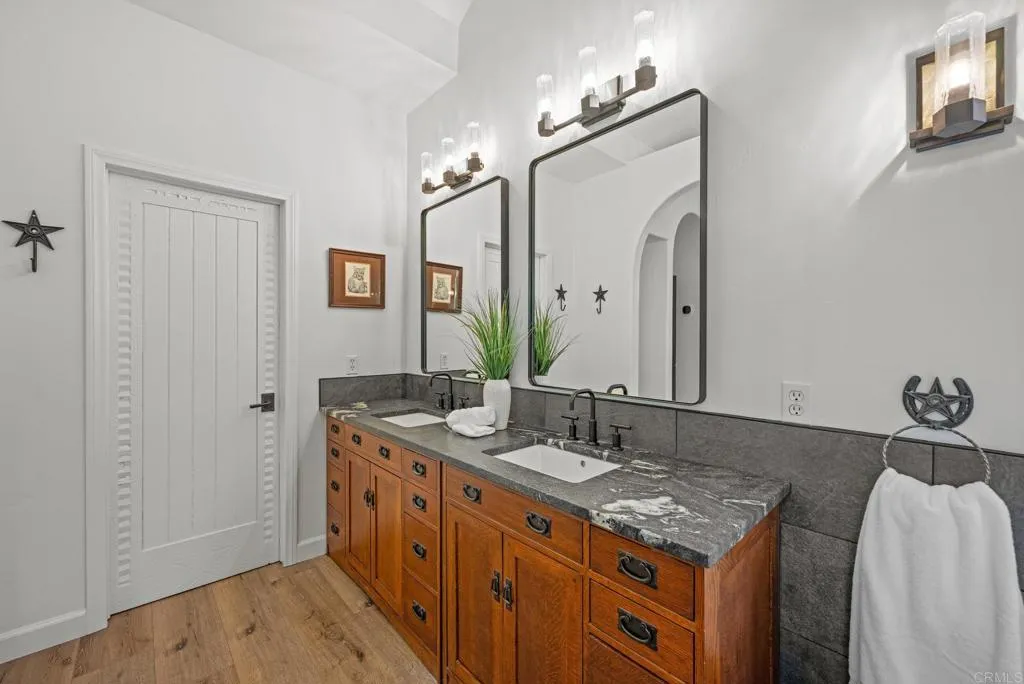 https://cdn.realtyfeed.com/cdn/127/306682945/a9a5aceddb98c348f45631a54757649d.webp