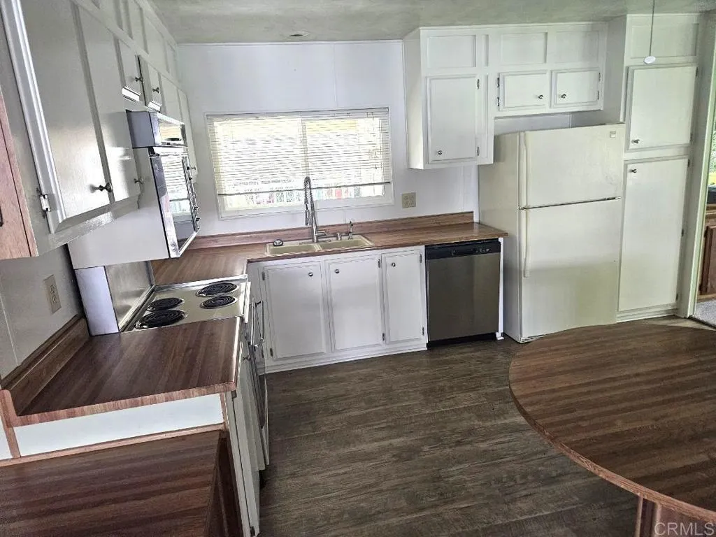 https://cdn.realtyfeed.com/cdn/127/306682964/8b9bda5eed8083a5278986563b416927.webp