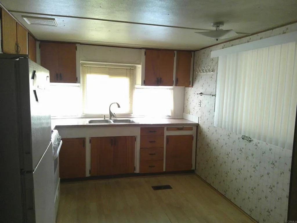 https://cdn.realtyfeed.com/cdn/127/306683105/66bd497f1a273a04638a03aef45c661f.webp