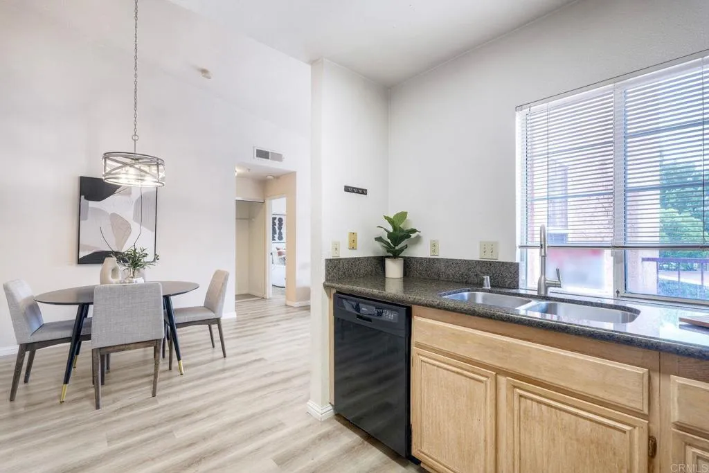 https://cdn.realtyfeed.com/cdn/127/306683121/aab34a1eb877d8de2845cdb9ba197daa.webp