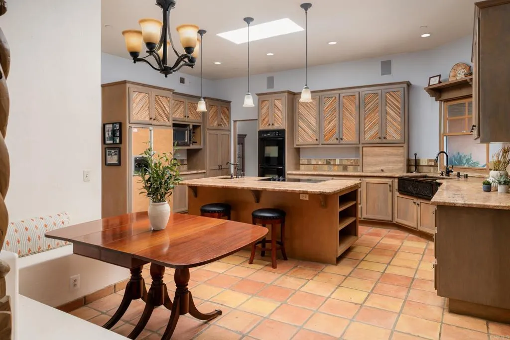 https://cdn.realtyfeed.com/cdn/127/306683170/4240676bfd341f750451120c8869f787.webp