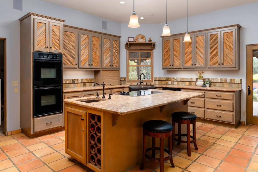 https://cdn.realtyfeed.com/cdn/127/306683170/d3438ecdd421bf409657a57f2adea3ed.webp