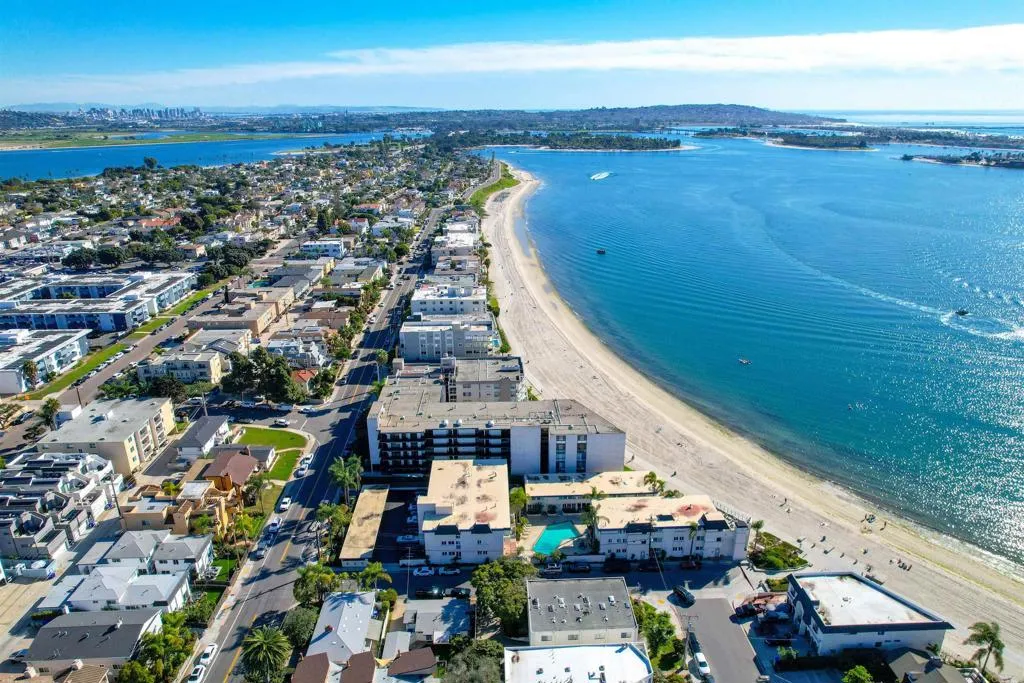 https://cdn.realtyfeed.com/cdn/127/306683177/7ab6c64c7839b4252b70be71f032fb0b.webp