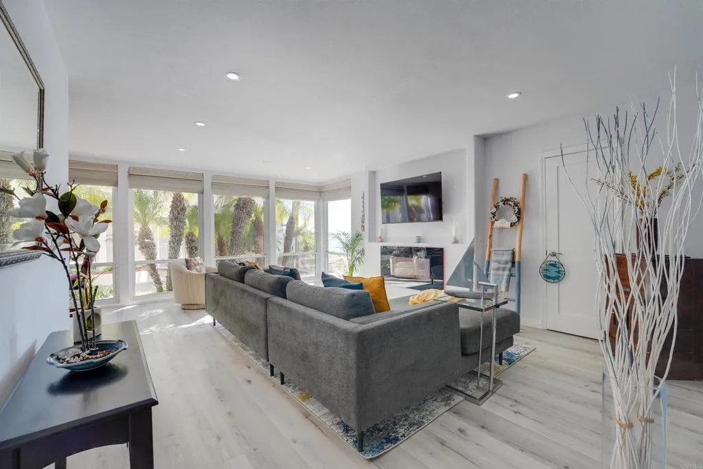 https://cdn.realtyfeed.com/cdn/127/306683177/85e0dbe04d716c70140d109a5607a37d.webp