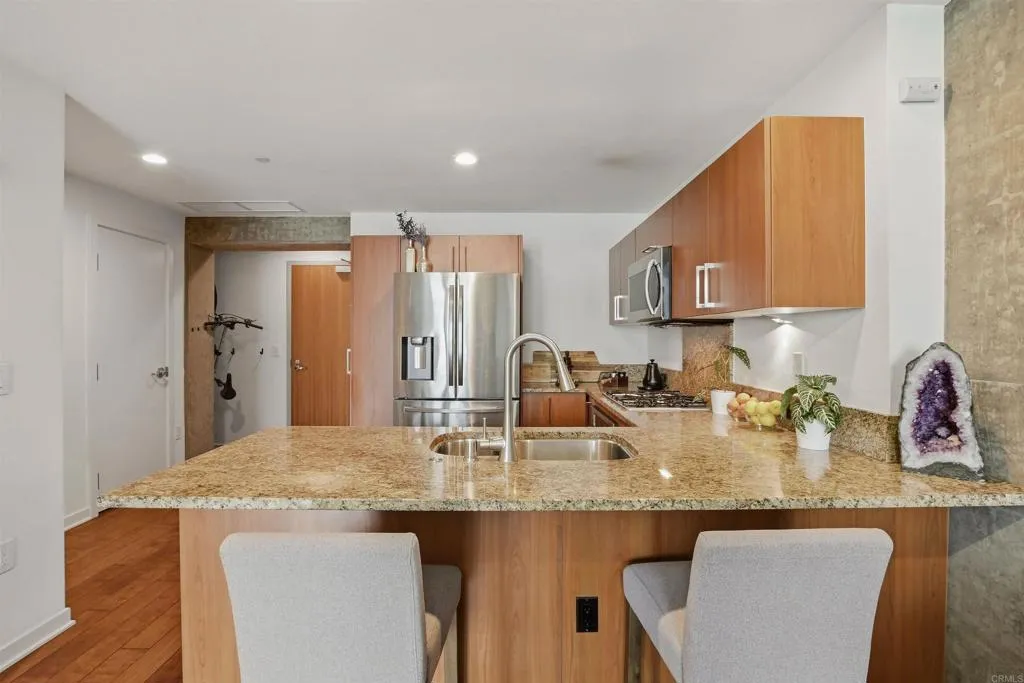 https://cdn.realtyfeed.com/cdn/127/306683231/820dd982f5d505eedd167a219a94c058.webp