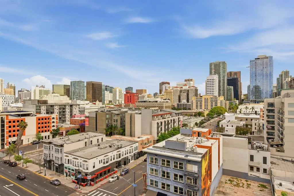https://cdn.realtyfeed.com/cdn/127/306683231/a82bb724fd6971221f80175ce0adfae8.webp