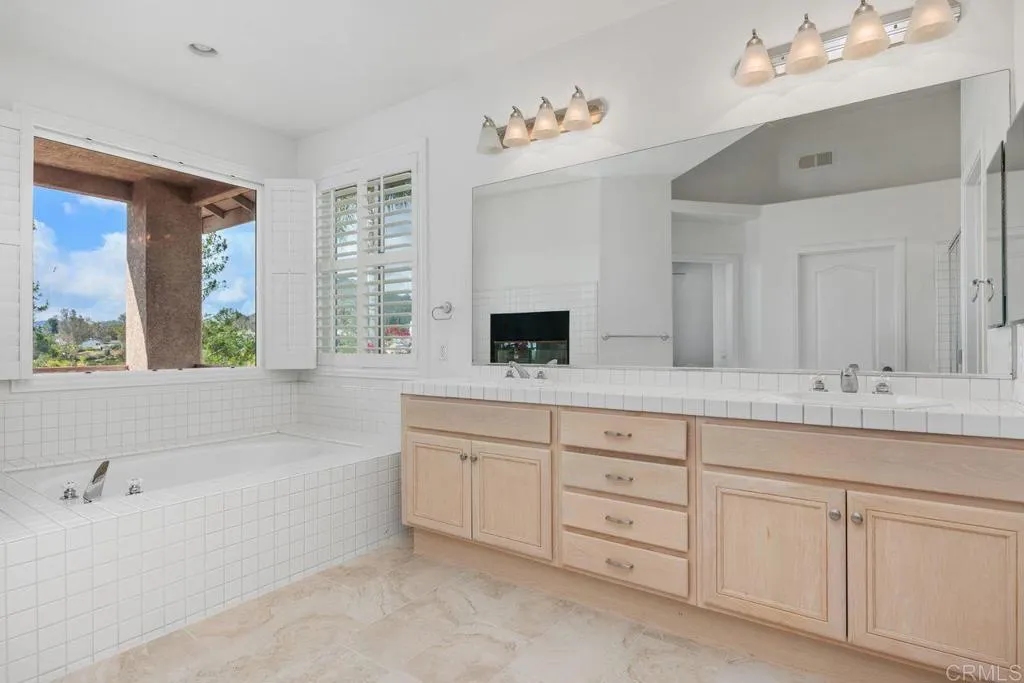 241 Camino Del Postigo, Escondido, CA, 92029
