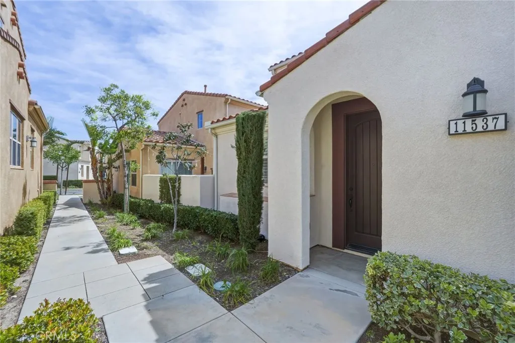 11537 Amalfi, Porter Ranch, CA 91326 - Photo 5 of 35, Porter Ranch, CA